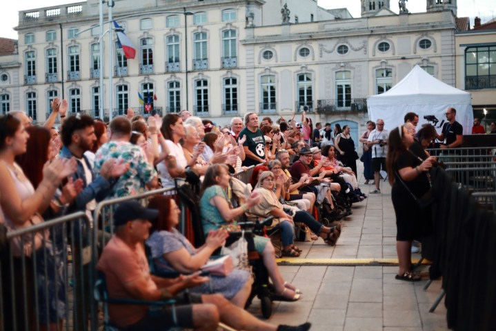 À Mâcon, le public répond présent pour célébrer les 25 ans du groupe.